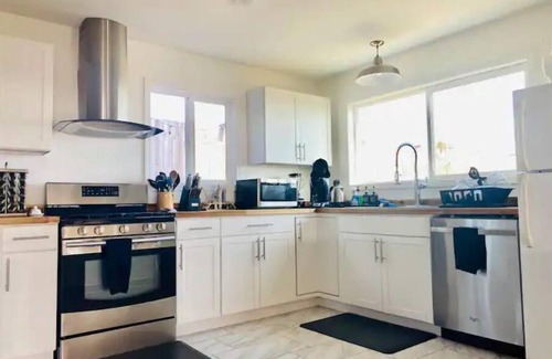 Old Town House | Water’s Edge - Ocean views, Private hot tub