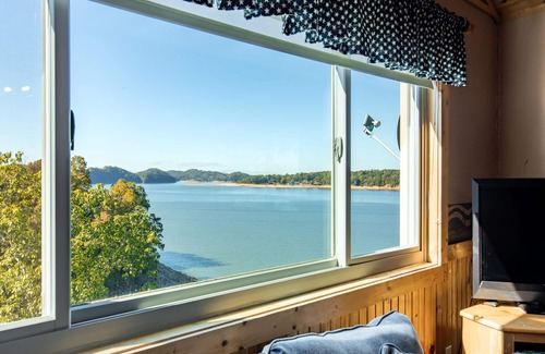 Dandridge Cabin | Waters Edge