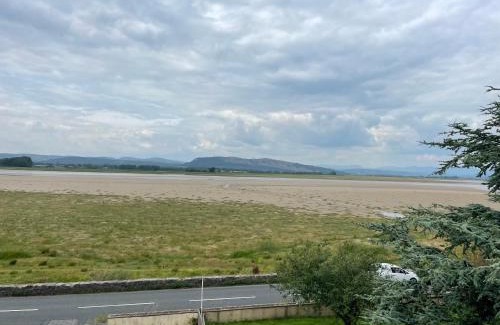 Milnthorpe House | Watersedge Retreat, views, sunsets, dogs welcome