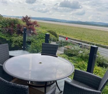 Milnthorpe House | Watersedge Retreat, views, sunsets, dogs welcome