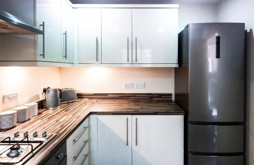 Milton Keynes House | Waterside Lodge by PAY AS U STAY