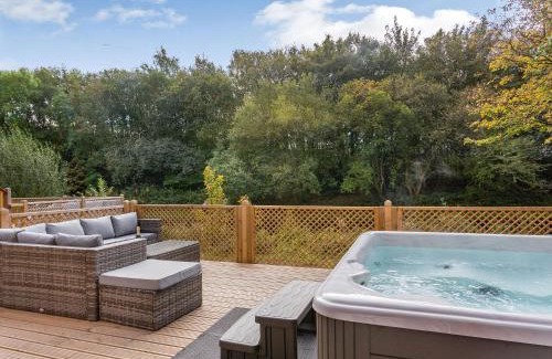 Rastrick House | Waterside Lodge Five -Uk38263