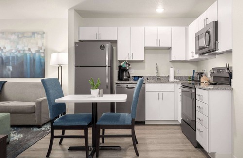 Plymouth Hotel | WaterWalk Extended Stay by Wyndham Minneapolis - Plymouth