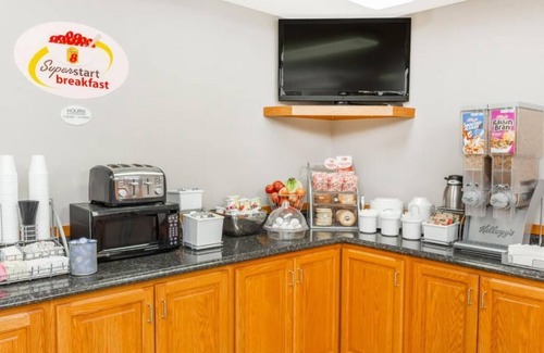 Watseka Hotel | Watseka 24 Inn & Suites
