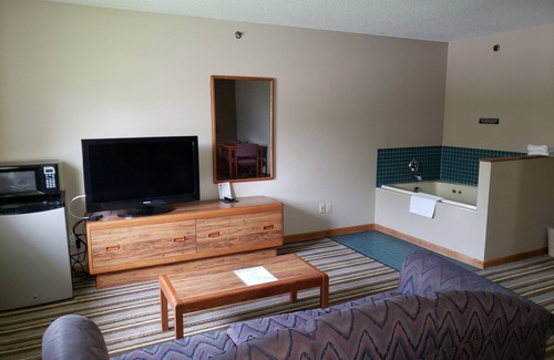 Watseka Hotel | Watseka 24 Inn & Suites