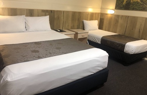 Cootamundra Hotel | Wattle Tree Motel