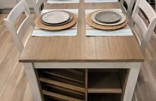 Ten Mile House | Watts Bar LakenThe Thomas House 2489 River Rd. Kingston TN 37763