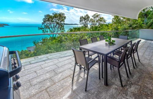 Hamilton Island Villa | Waves 1 Hamilton Island - Ocean Views and buggy