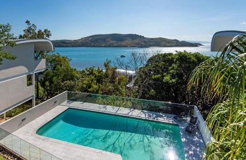 Hamilton Island Villa | Waves 1 Hamilton Island - Ocean Views and buggy