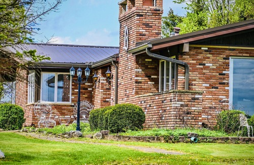 Ava House | We are a quiet ranch home that sits on 8 acres with firepit, pond and bar.