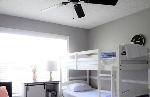 Dallas House | We decided to choose a unique and very beautiful house for your peace and quiet.