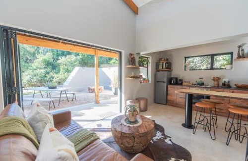 Port Elizabeth House | Weaver's Nest Cottage - Nature Escape