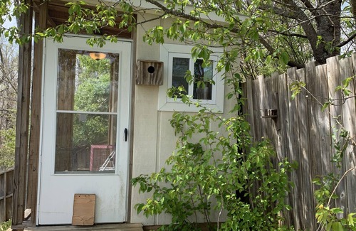 Kodak Apartment | Wee Bit of Heaven Mountain View Escape