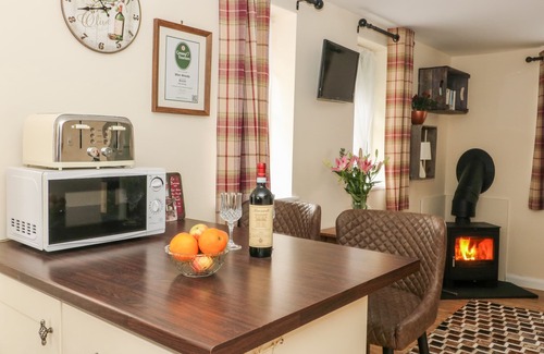 Cottingham Apartment | WEE WOODY, pet friendly, with open fire in Cottingham