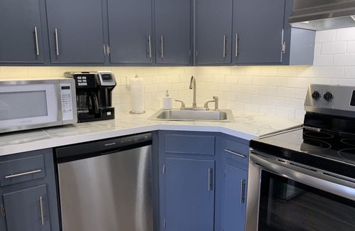 Sherwood House | Week-Month stay discounts. 8 min to I-40, dog friendly, easy access to I67