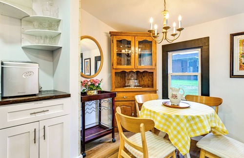 Cornelius Cottage | Weekend Getaway in Cornelius: Walk to Dining!