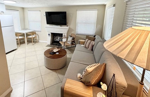 Bayshore Gardens House | Weekends are best spent at the Beach!