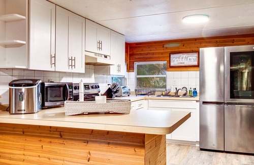 Weeki Wachee Gardens House | Weeki Wachee Fish Camp-Waterfront