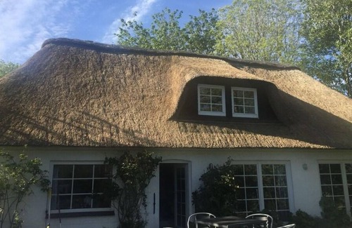 Osterhever Cottage | Weiße Reetdachkate, Deutschland