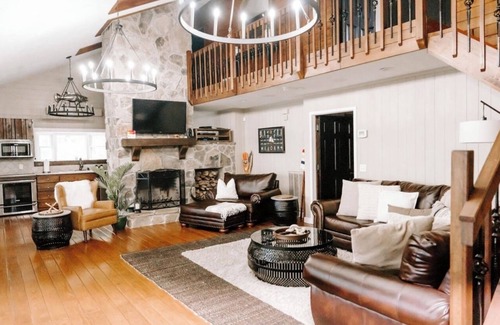 Leesburg House | Weiss Lake Front Sleeps 17 with UTV and Pon-Toon Boat for the Sunset Views!