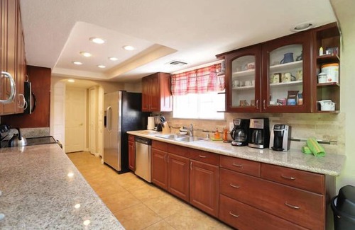 Paradise House | Welcome To Alicia Alibi