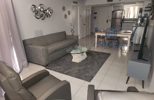 Hudson Condo | Welcome to Barbie's Beach House