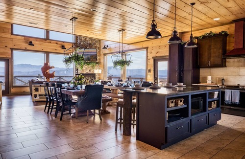 Gatlinburg - Pigeon Forge Cabin | Welcome to Eagle Summit National Park Lodge. Luxury Pool Cabin!