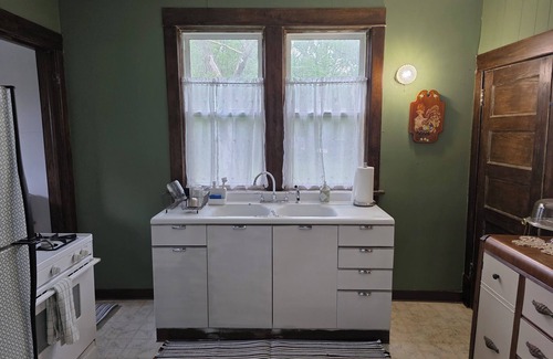 Austin Other | Welcome to Grandma's Cottage!