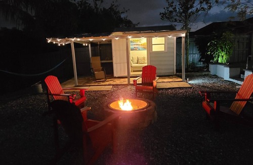 Gibsonton House | Welcome to Lakeview Oasis. Escape the city and embrace lakeside living.