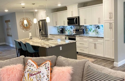 Dunnellon House | Welcome to Let's Flamingle, located directly on Blue Cove just off of Rainbow River