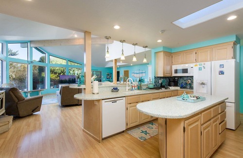 McKinleyville House | Welcome to Mermaid Cove: Your Luxurious Oceanfront Retreat