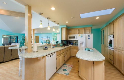 McKinleyville House | Welcome to Mermaid Cove: Your Luxurious Oceanfront Retreat