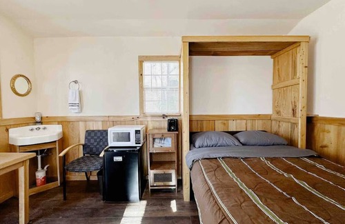 Edgemont Cabin | Welcome to our charming tiny house cabin at Blue Clouds Resort!