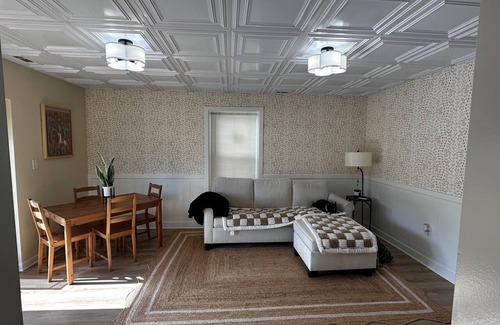 Tuscarora Condo | Welcome to our serene Horse Farm, a getaway to nature outside of Washington, DC.