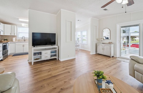 Welaka House | Welcome to paradise at Paradise Cove!