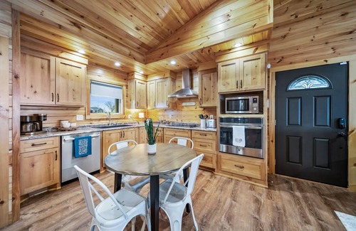 Hilham House | Welcome to Paradise @ The Pointe where the views are absolutely breathtaking.