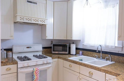 Folly Beach Cottage | Welcome to Rainbow at Folly House – Your Beachside Retreat Near Charleston!