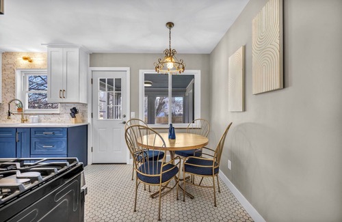 Richmond Heights House | Welcome to the Buckeye Bungalow, sleeps 8 with A/C, Wifi and games in Euclid