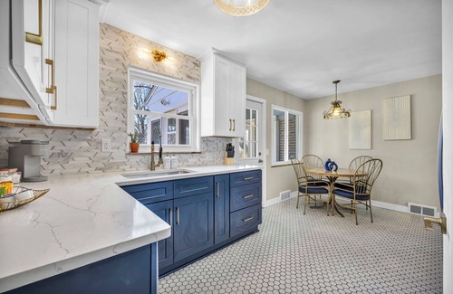 Richmond Heights House | Welcome to the Buckeye Bungalow, sleeps 8 with A/C, Wifi and games in Euclid