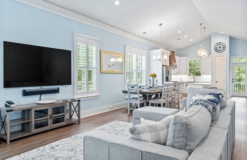 Murrells Inlet House | Welcome to the Captain's Lounge nestled in the heart of Murrells Inlet!