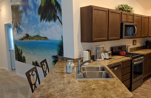 Coleman Cottage | WELCOME TO THE "FLIP FLOP INN" BRING YOUR SUITCASE AND ENJOY THE VILLAGES FL