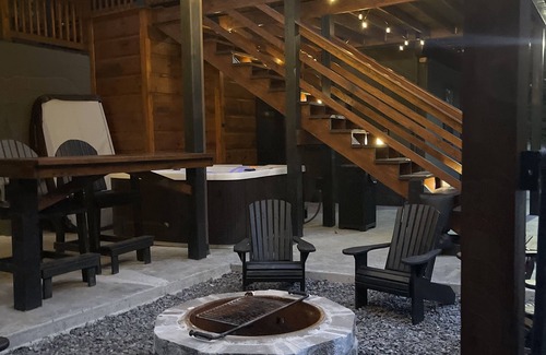 Unaka Cabin | Welcome to the heart of the Smoky Mountains for an unforgettable experience.