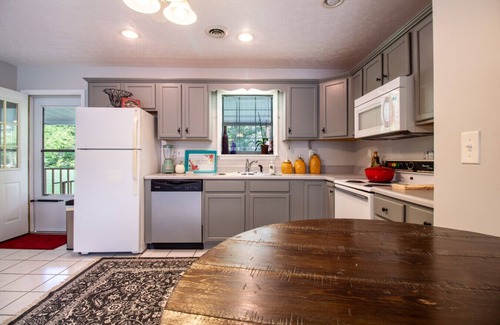 Harriman House | Welcome to The Hideaway in Harriman, TN