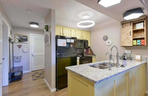 Notch Estates Condo | Welcome to the Honeybee Condo