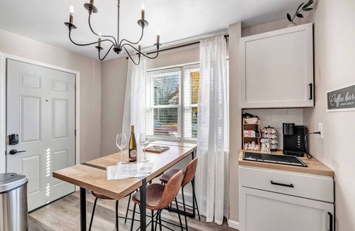 Algoma Apartment | Welcome to The Steele Magnolia! Completely renovated 2 bed/1ba plus bonus pull out couch