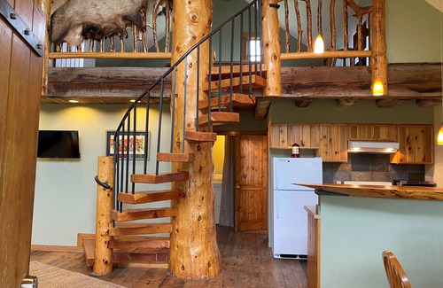 Silver Star Cabin | Welcome to the Treehouse cabin located by the cool waters of the Big Hole River
