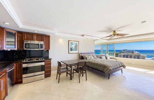 Diamond Head - Kapahulu - St. Louis Condo | Welcome To Unit #1806! Exquisitely Beautiful High Floor At The Colony Surf.