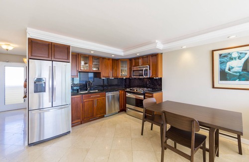 Diamond Head - Kapahulu - St. Louis Condo | Welcome To Unit #1806! Exquisitely Beautiful High Floor At The Colony Surf.