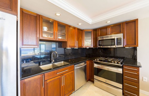 Diamond Head - Kapahulu - St. Louis Condo | Welcome To Unit #1806! Exquisitely Beautiful High Floor At The Colony Surf.