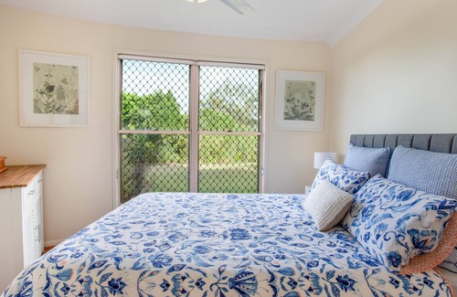 Farnborough House | Welcome to Yeppoon Hinz On The Beach